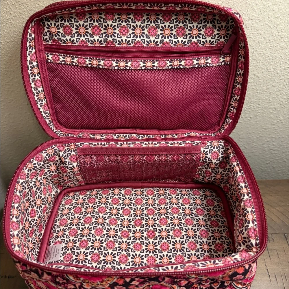 Like New Vera Bradley Cosmetic Case in Raspberry Medallion - Picture 7 of 8